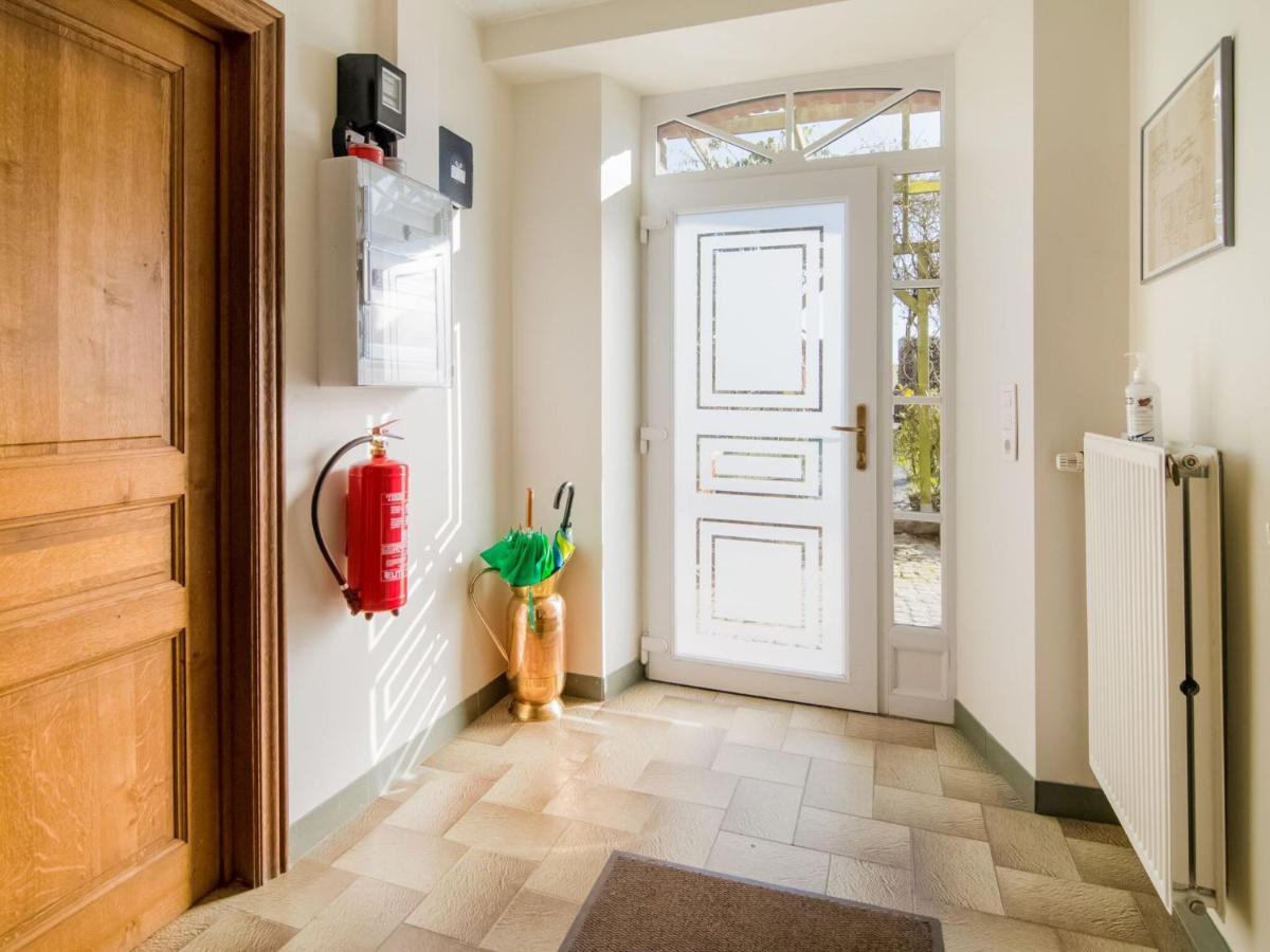 Pretty In With Courtyard Holiday home