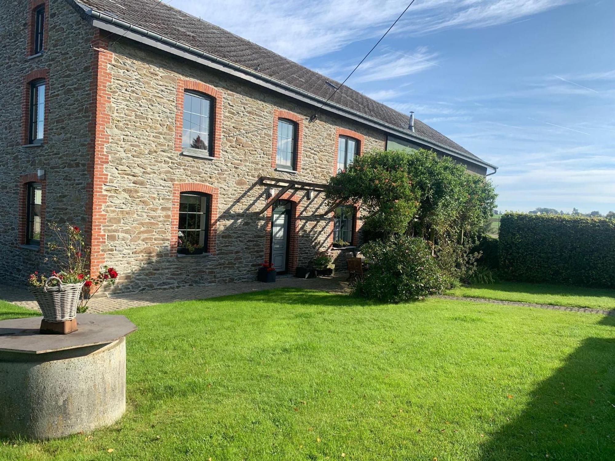 Pretty In With Courtyard Holiday home *