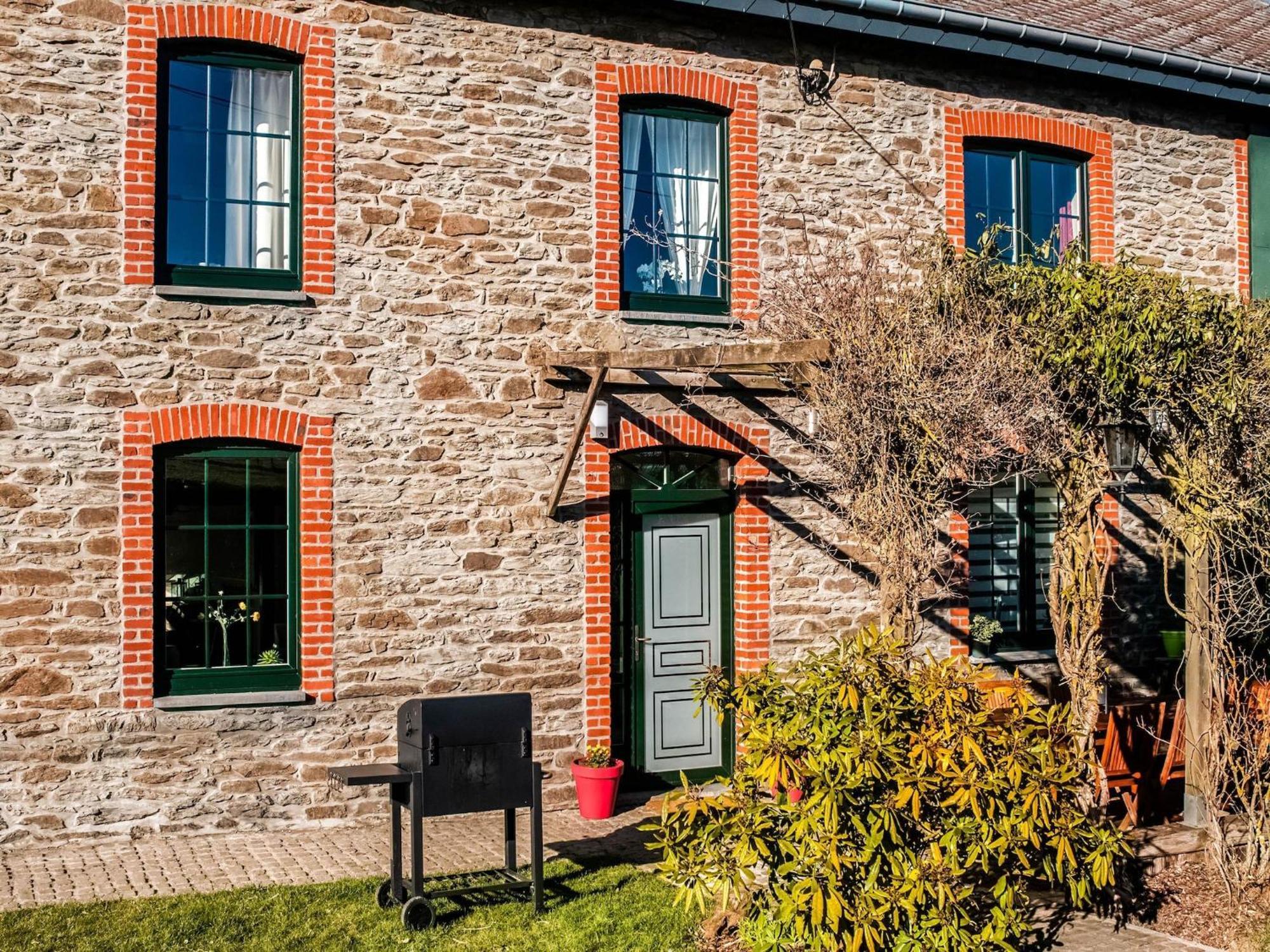 Pretty In With Courtyard