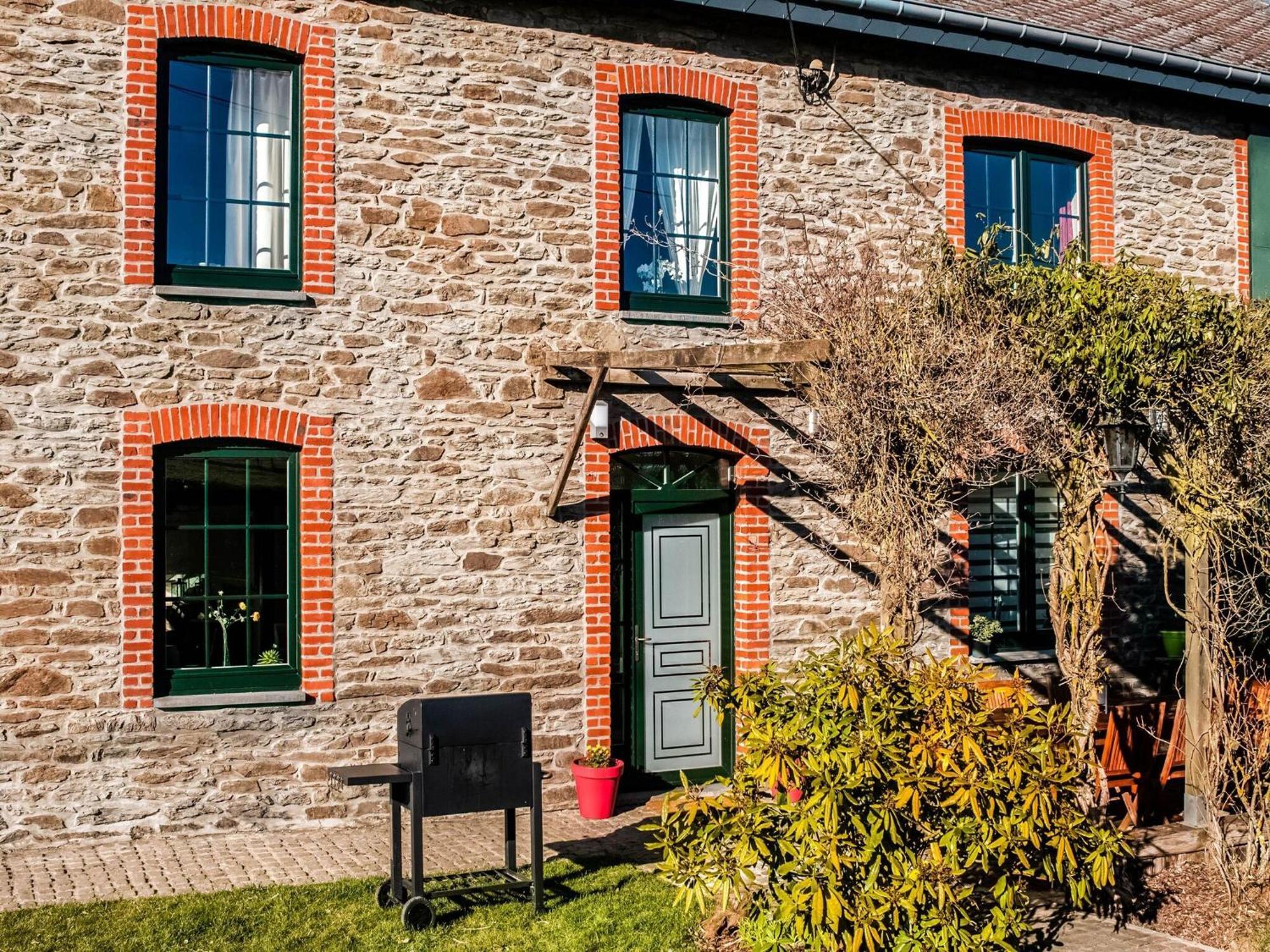 Pretty In With Courtyard Houffalize